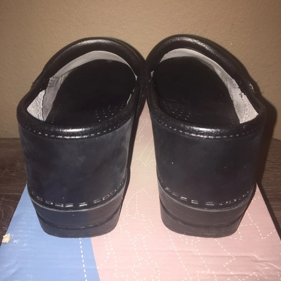 Preowned Dansko Black Leather Mule Clogs - Picture 7 of 9